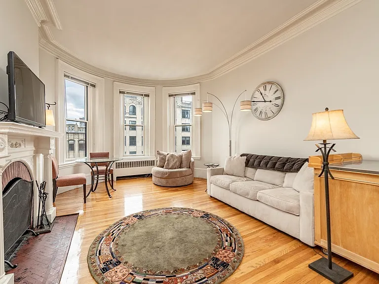 271 Dartmouth St #6M — Photo 3