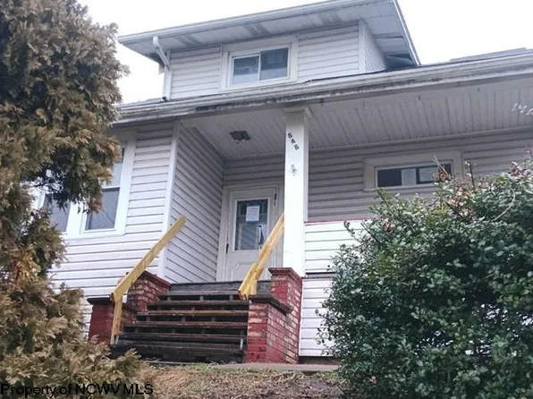 848 Neville St, Follansbee, WV 26037
