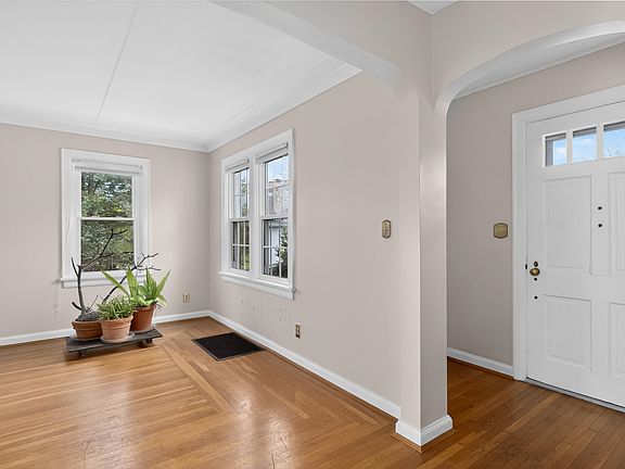 4th image of 193 Sherman Ave