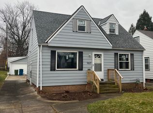 9635 Snow Rd, Parma Heights, OH 44130