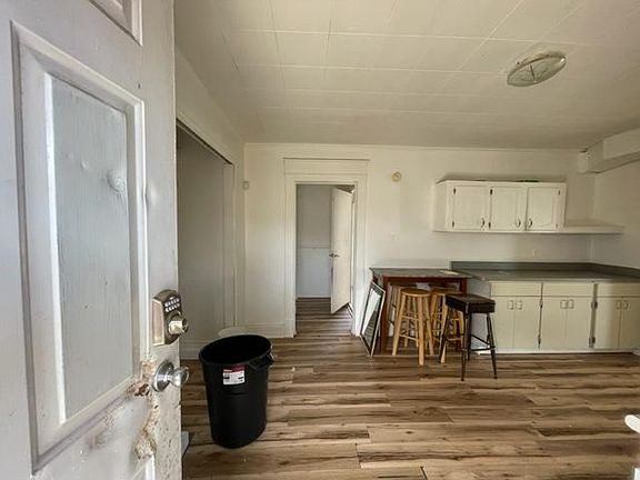 3rd image of 427 W 7th St #1