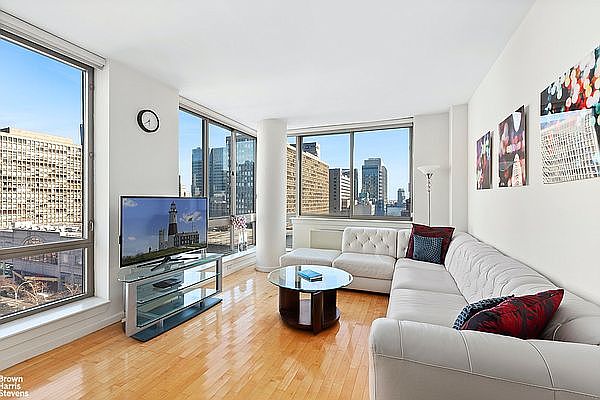 1st image of 250 E 30th St APT 9B