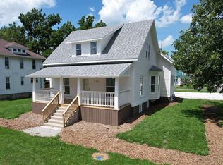 302 W Johnson St, Wolcott, IN 47995