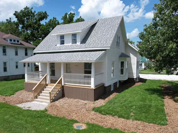 302 W Johnson St, Wolcott, IN 47995