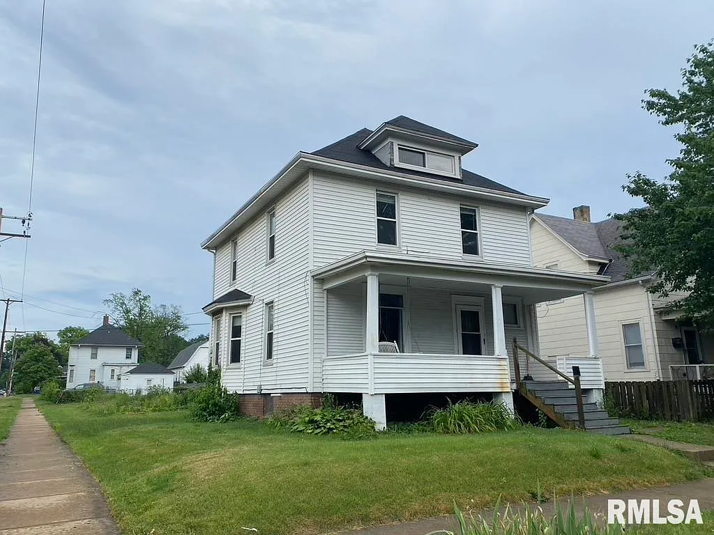 2214 N Maryland St photo 1