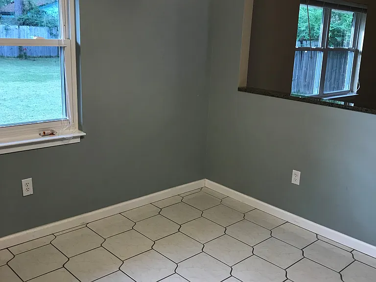 912 Spruce Ct — Photo 10