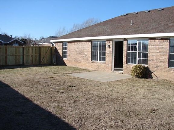 2nd image of 931 Honeysuckle Dr