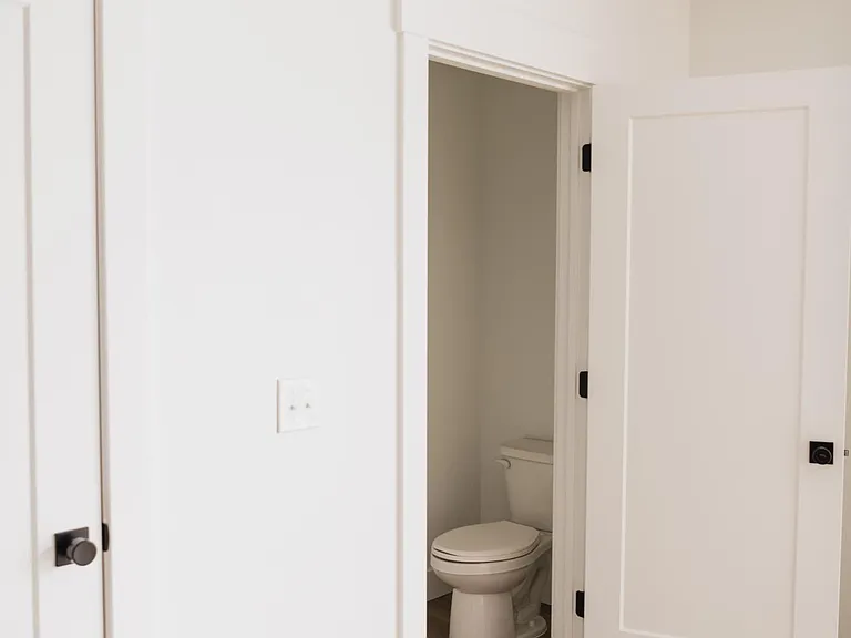main floor 1/2 bath