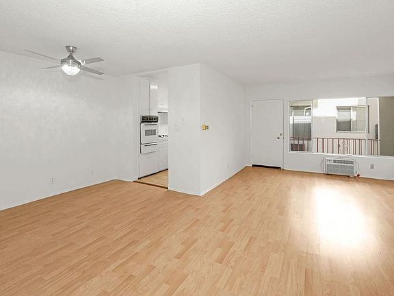 5th image of 939 N Curson Ave APT 2