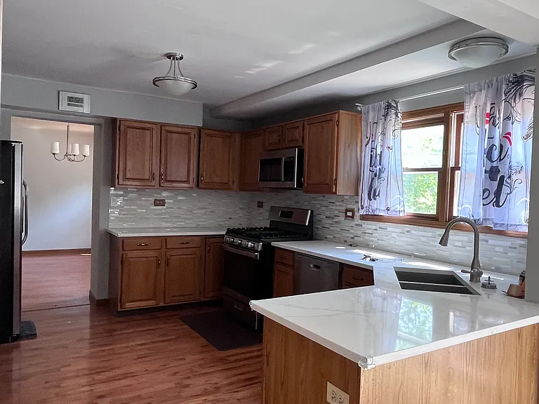 1010 N Ashbury Ave — Photo 4