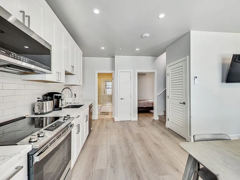 1026 Capp St — Photo 10