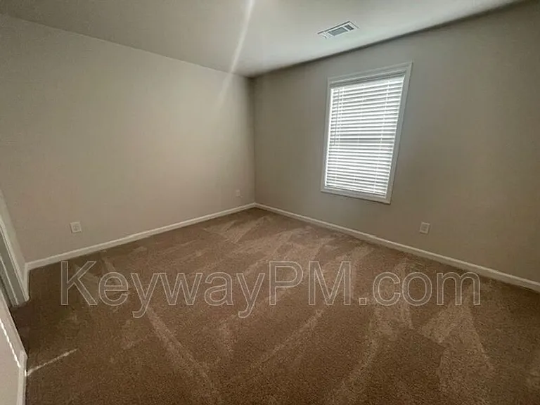 651 Manitou Cir — Photo 13