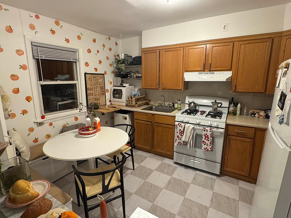 1st image of 171 Ainslie St #3