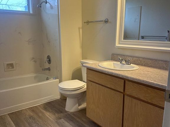 5th image of 2039 Campus Dr APT D
