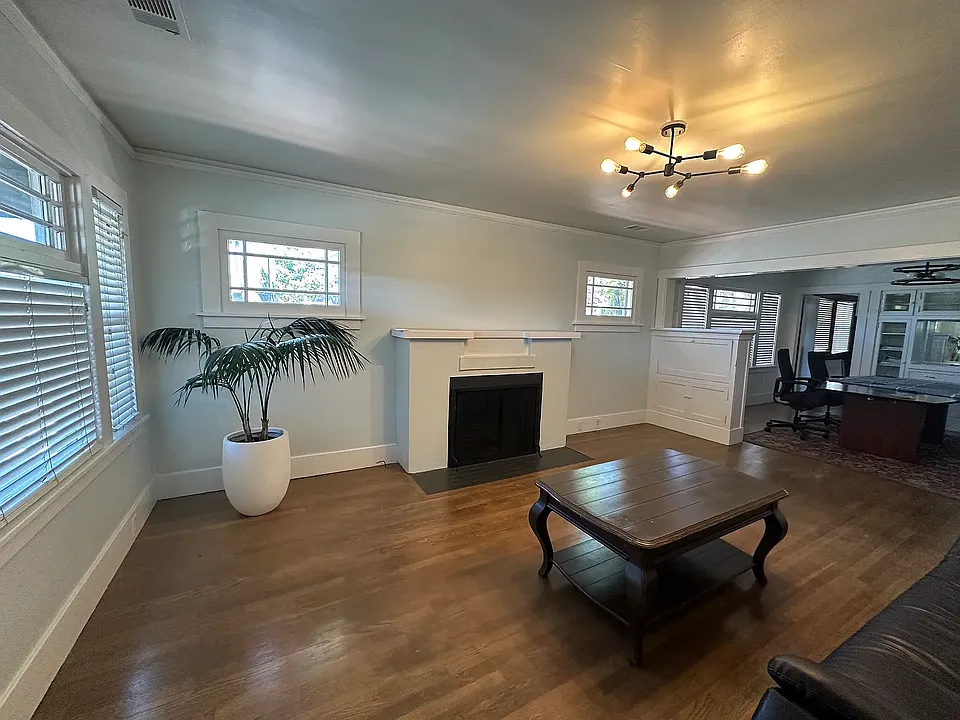 940 Santa Rosa St