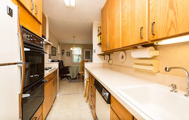 Sold by Re/Max In The City | media 19