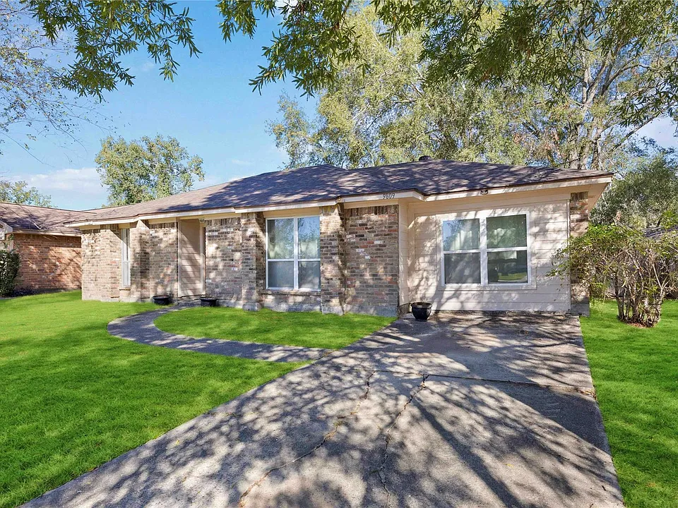 9809 Condor Dr