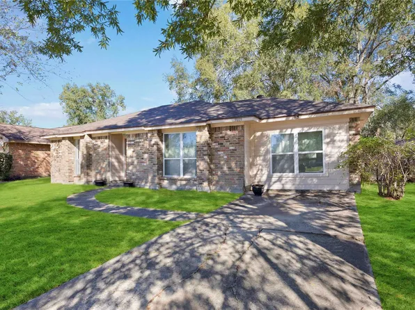 9809 Condor Dr, Conroe, TX 77385