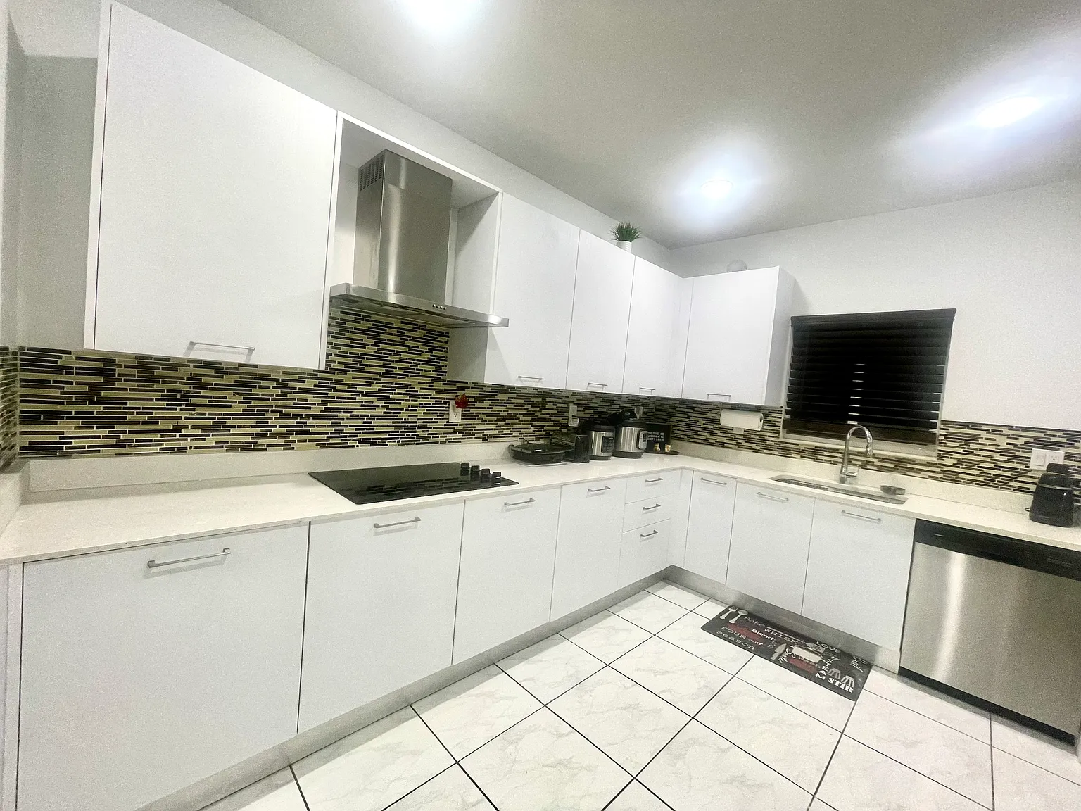 3 bed, $3,400 — Photo 2