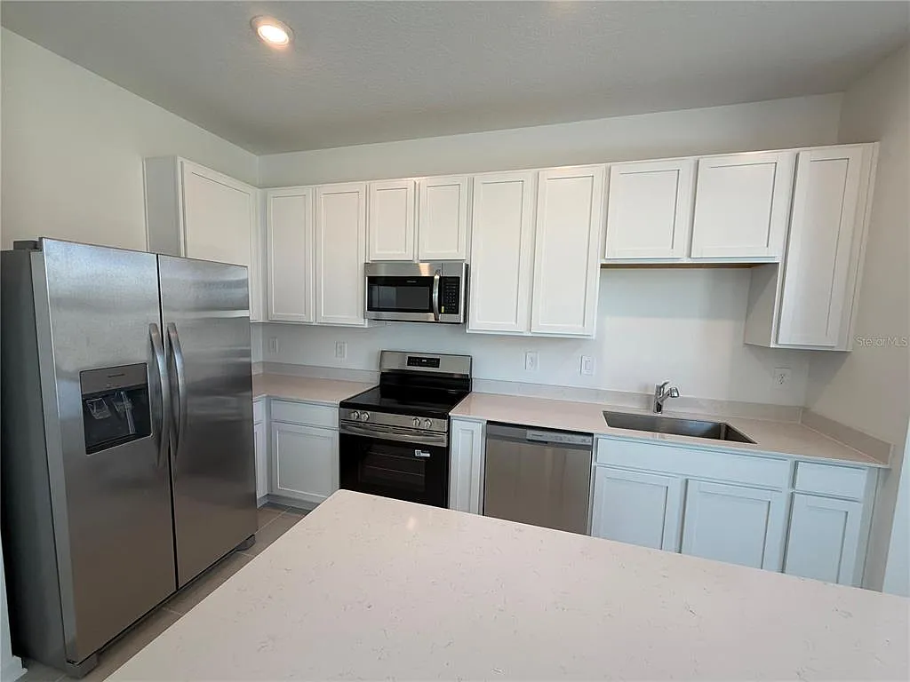 3 bed, 2.5 bath, 1689 sqft, $2,000 — Photo 4