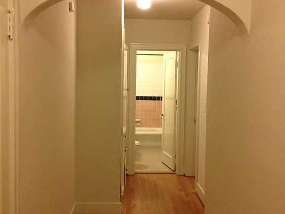 4th image of 1305 Queen Anne Ave N