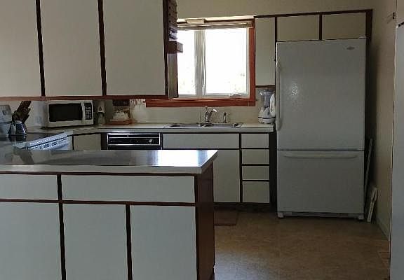 5th image of 633 Garden St