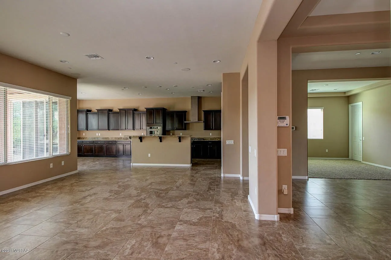 3 bed, 2.5 bath, 2669 sqft, $2,795 — Photo 3