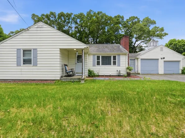 23 Smith St, Chicopee, MA 01020
