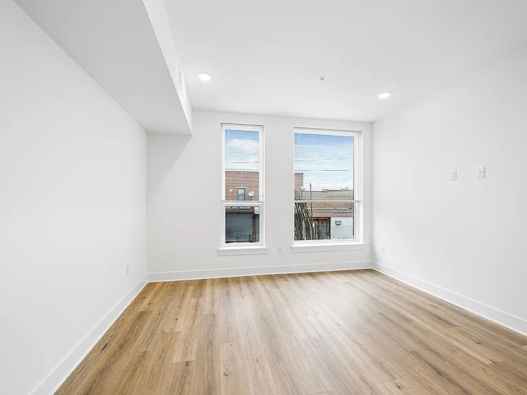 4324 Lancaster Ave — Photo 24