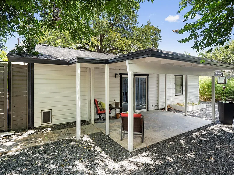 1182 Angelina St — Photo 25