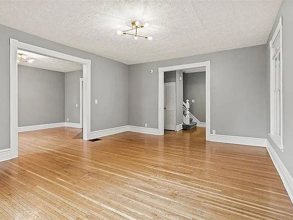 2nd image of 165 Thurston Rd APT 1