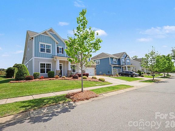 3rd image of 10396 Ambercrest Ct NW