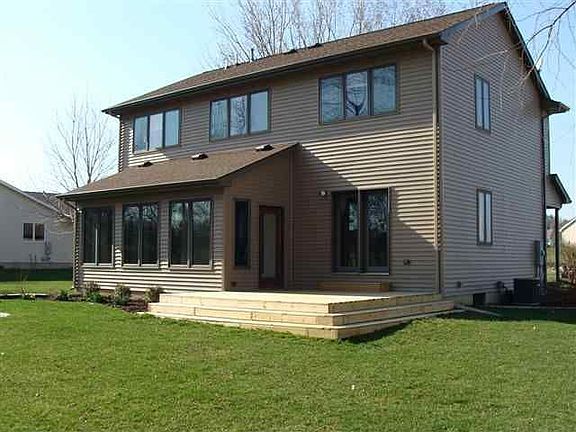 5th image of 725 Lakeshore Dr