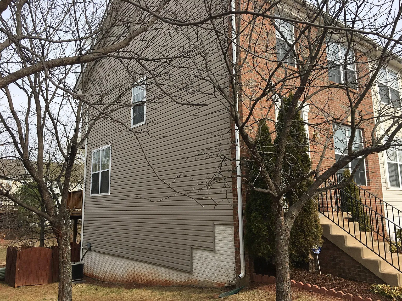 3 bed, 3.5 bath, 1828 sqft, $3,200 — Photo 2