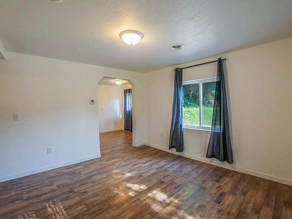 4th image of 406 Paxton St