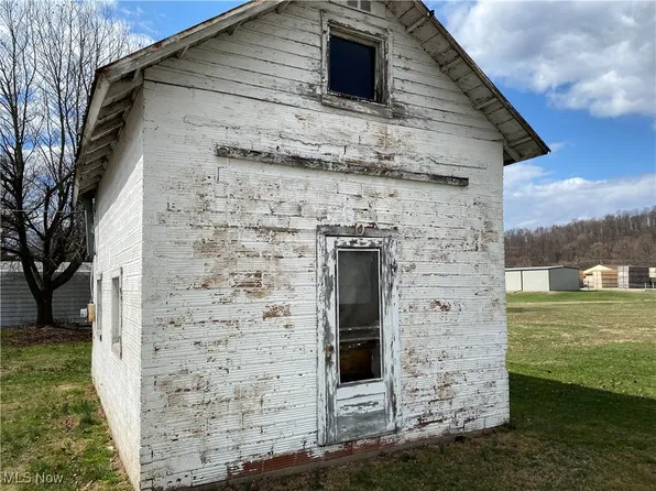 Sinclair St, Newcomerstown, OH 43832