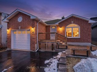 49 Waddington Cres, Barrie, ON L4N 8C7