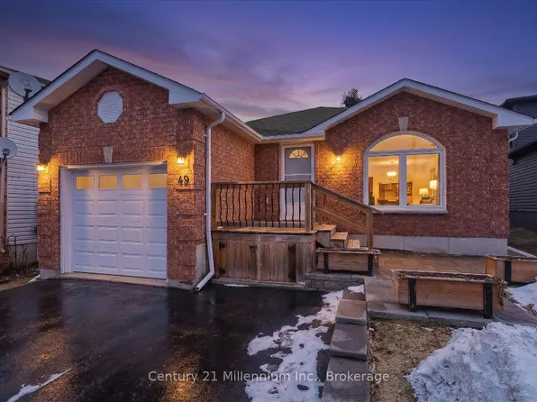 49 Waddington Cres, Barrie, ON L4N 8C7