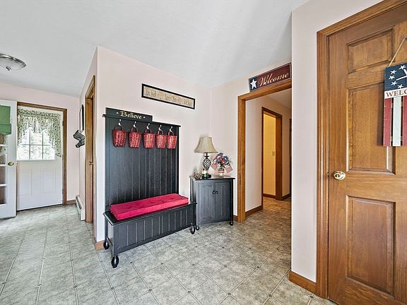 5th image of 49 Lantern Ln