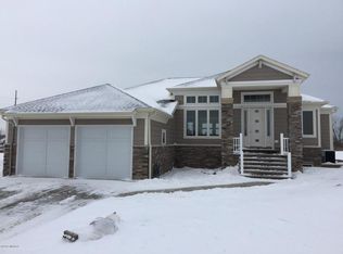 400 Golden Bear Ct, Saint Joseph, MI 49085