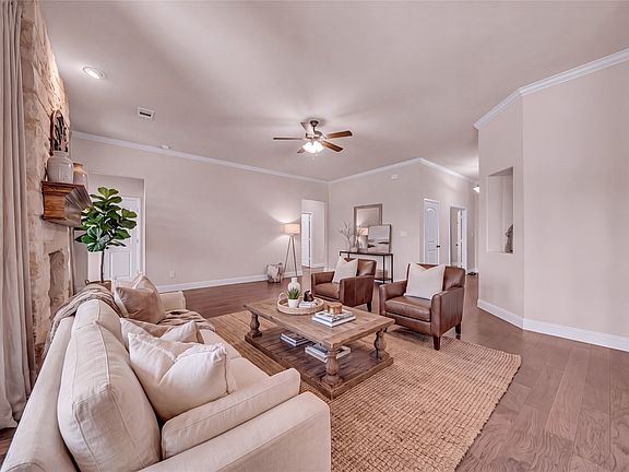 4th image of 112 Constitution Dr