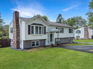 26 Oakmeadow Ln, Methuen, MA 01844