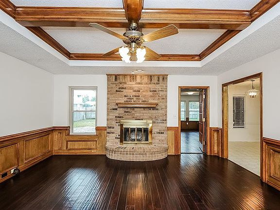 3rd image of 340 La Quinta Cir N