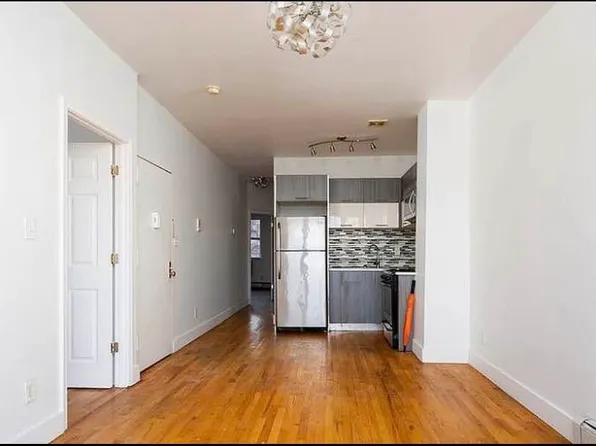 802 Evergreen Avenue image 1 of 6