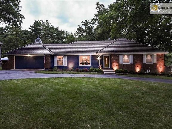 Landscaping lights are gorgeous at night.