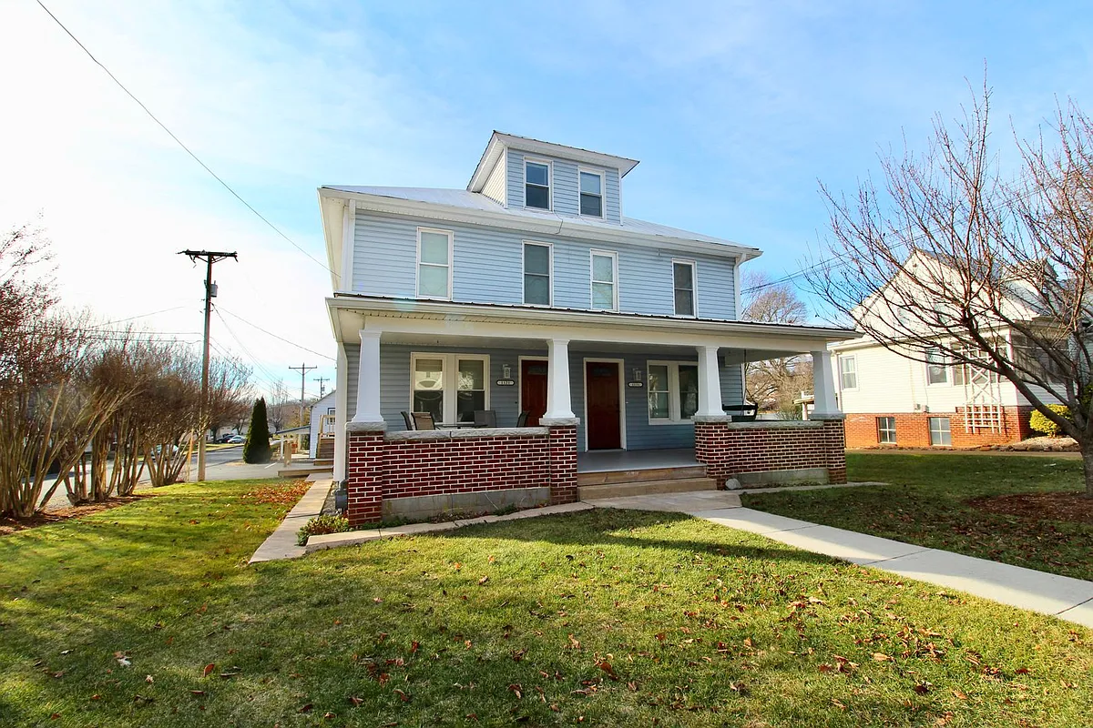 Building Photo - 1121 Shenandoah St #A