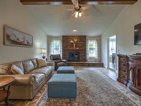 4th image of 8839 Glenn Ln