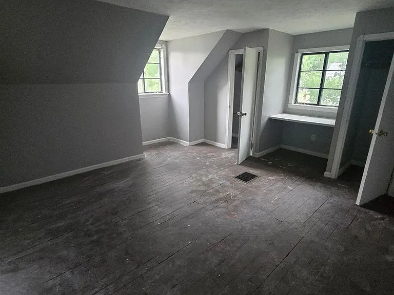 14205 Sylvia Ave — Photo 5