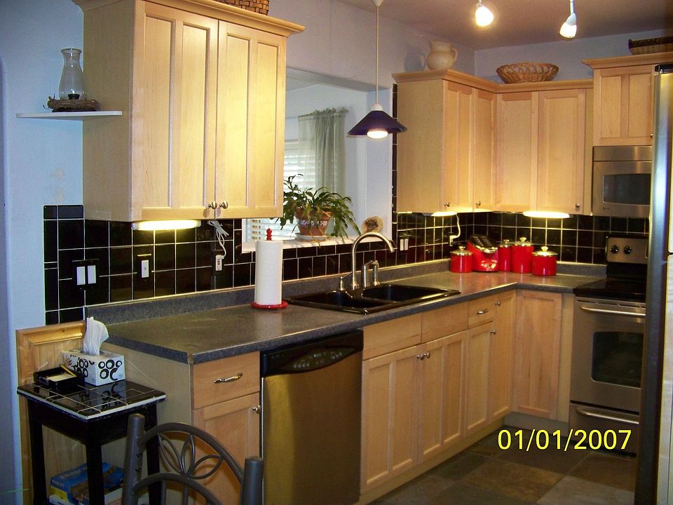 Kitchen w/stainless appliances