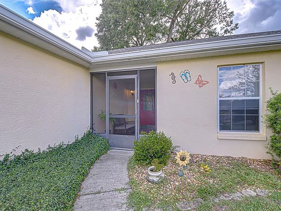 2nd image of 6911 Oakcrest Way